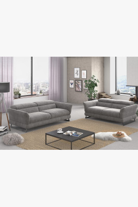 3,5 személyes szövetkanapé állítható fejtámlával, fém lábakkal